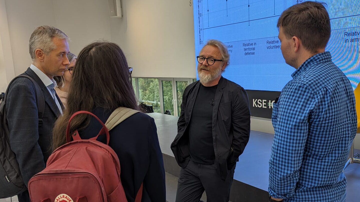 Graeme Robertson meets with students at the Kyiv School of Economics in 2023